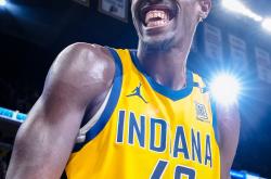 关于西亚卡姆迎来十赛季高光表现，曼联球迷沸腾！的信息